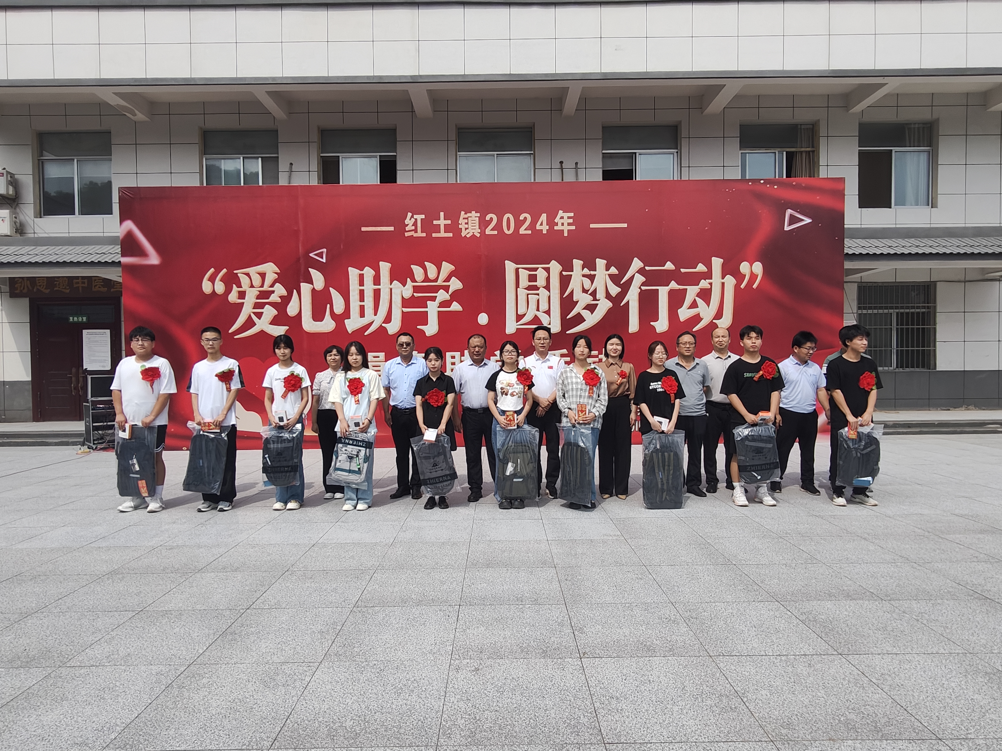 ��ҵ��̬���������ǲ�����Ϊ��־ѧ�ӡ�Բ�δ�ѧ��